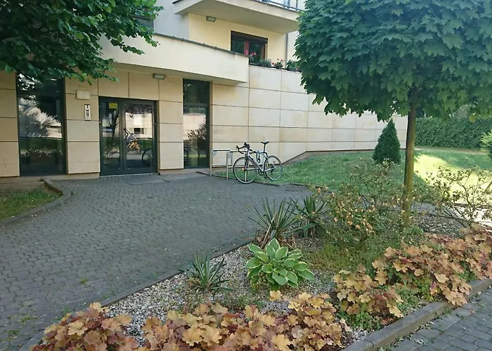 Quiet And Spacious Apartment With Garage Option